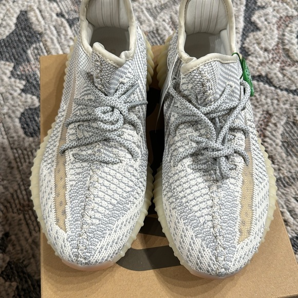 Yeezy 350 V2 - Picture 2 of 8